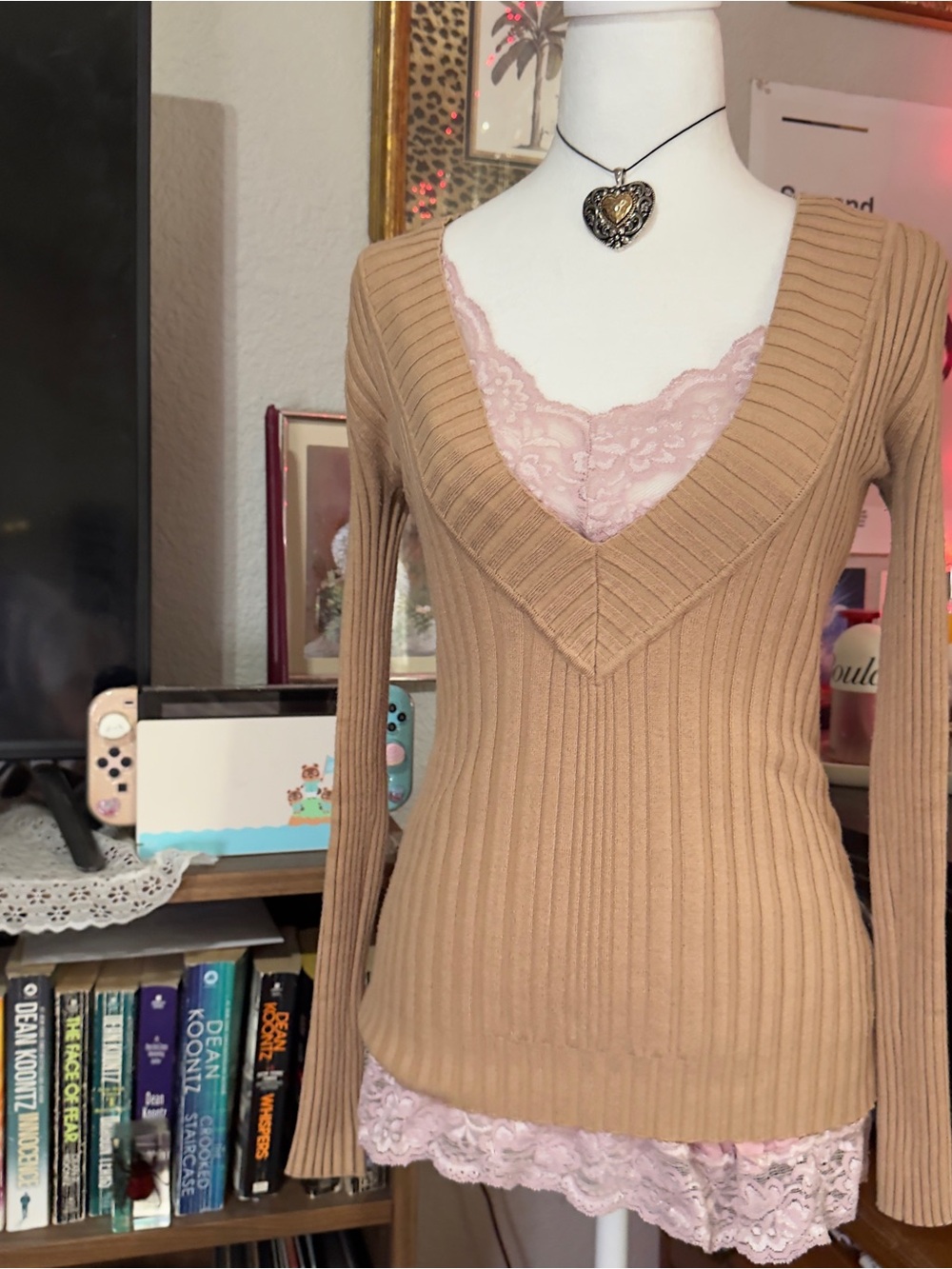 Y2K Ribbed V-Neck Sweater - Picture 11 of 11